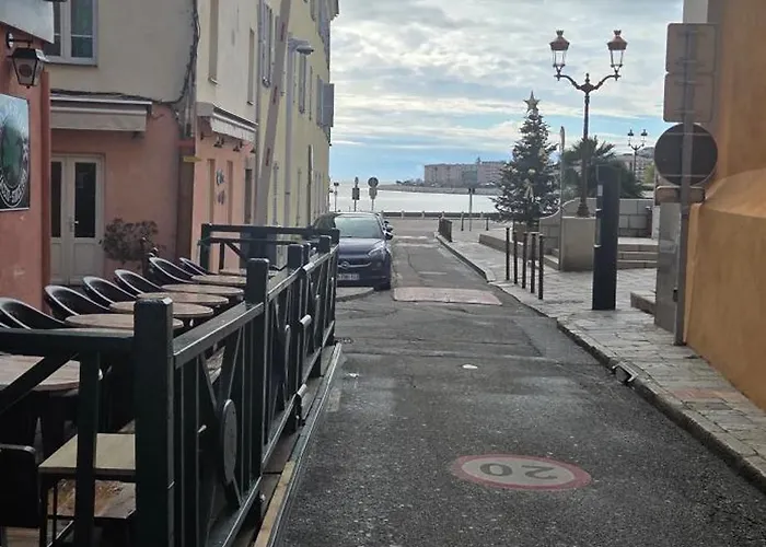 En Centre A 2 Minutes De La *